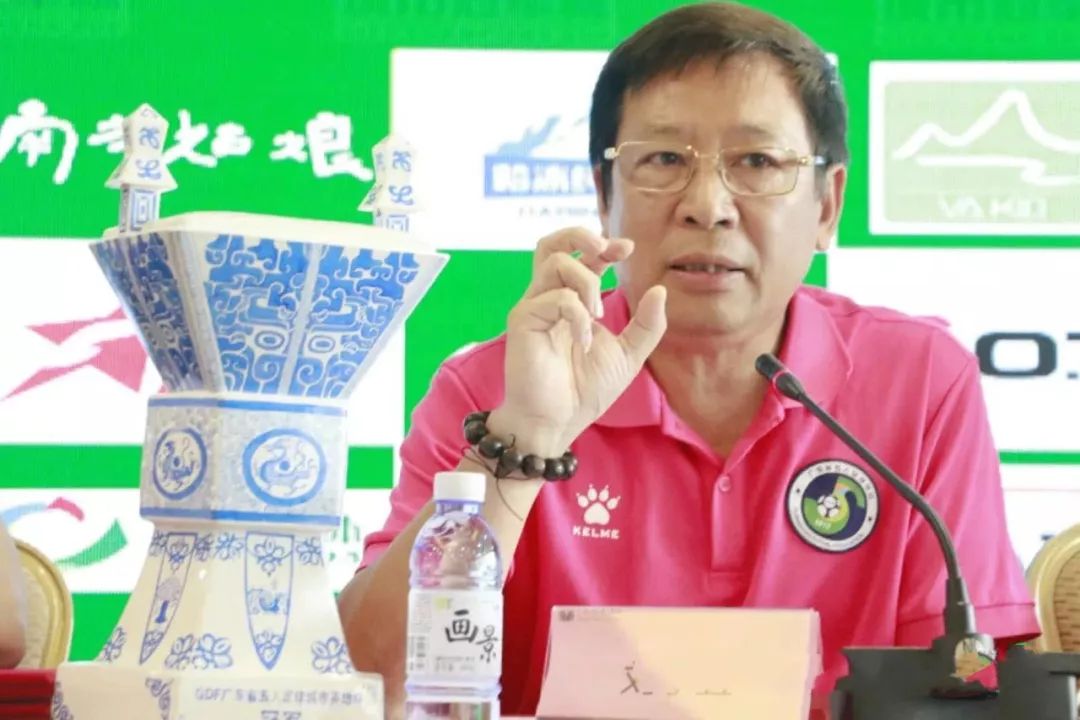 足球杯历届冠军_足球杯冠军城市个人能参加吗_五个人足球城市冠军杯