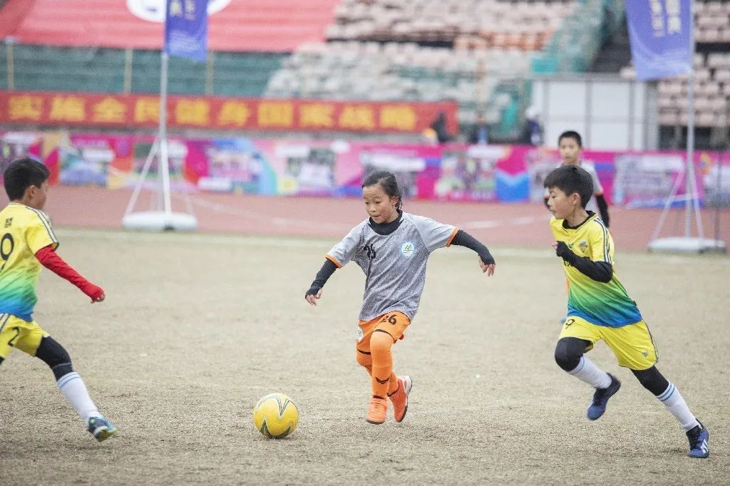 杭州长阳小学足球冠军_杭州长阳小学排名_杭州长阳小学校长简历
