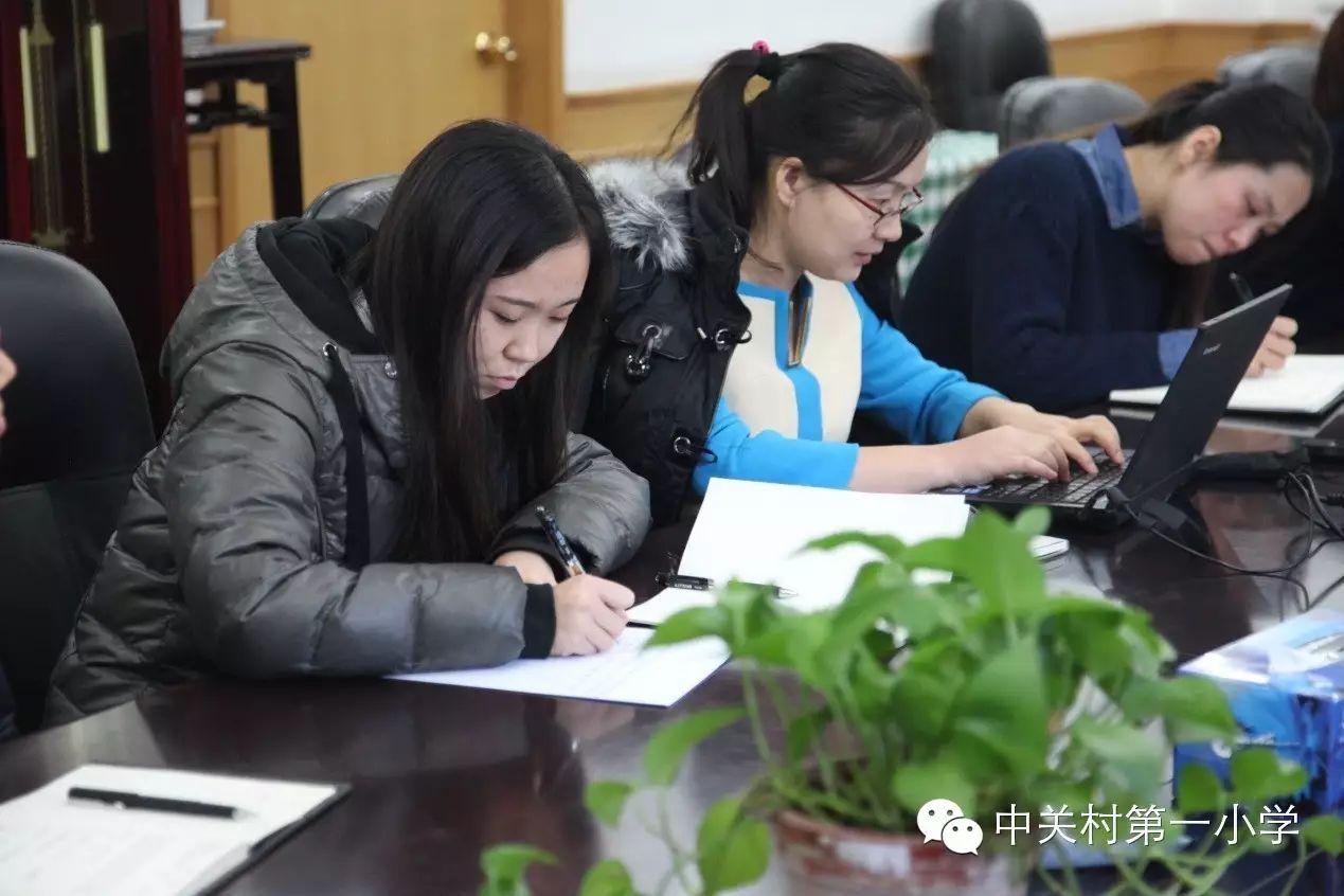 足球纸板手工_用纸板做世界冠军足球_怎么用纸板做足球比赛