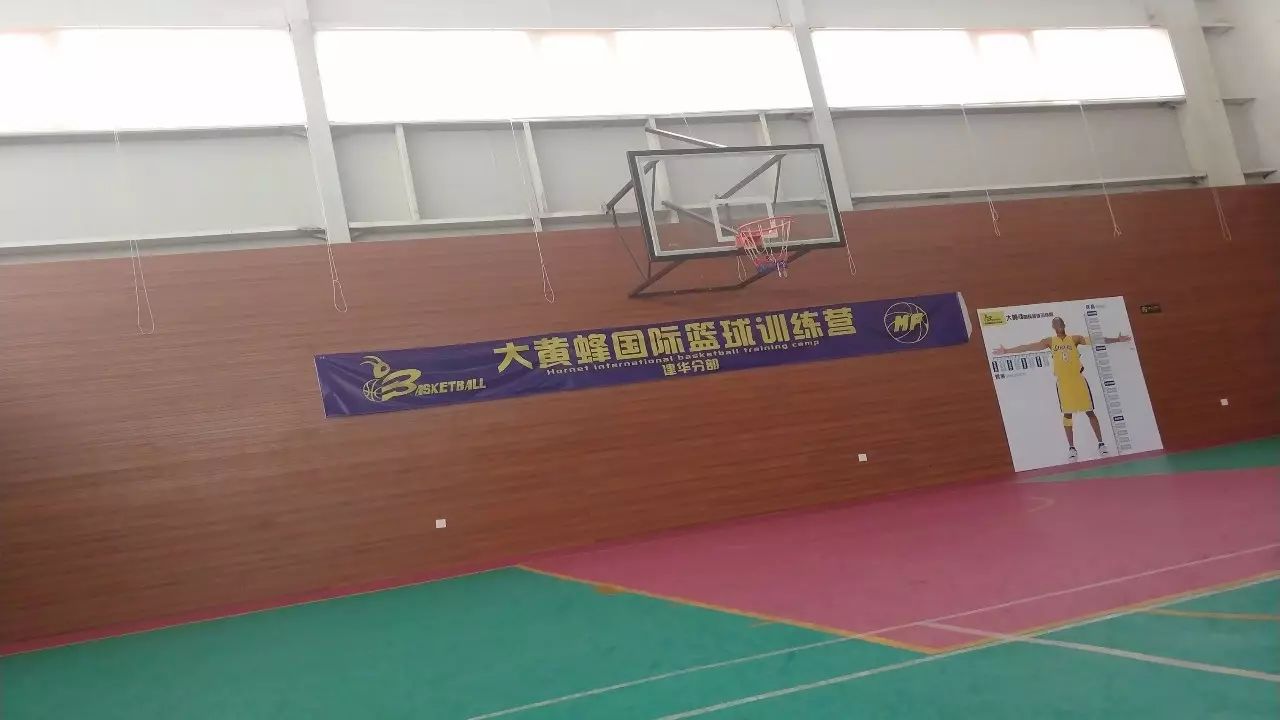 篮球传球口诀_篮球场3号位传球技巧_篮球传球跑位训练示意图