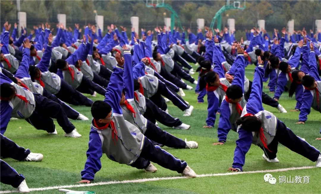 中国功夫学生课间操_中学生体操中国功夫_中国功夫体操初中