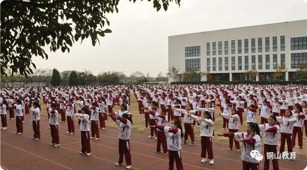 中国功夫体操初中_中学生体操中国功夫_中国功夫学生课间操
