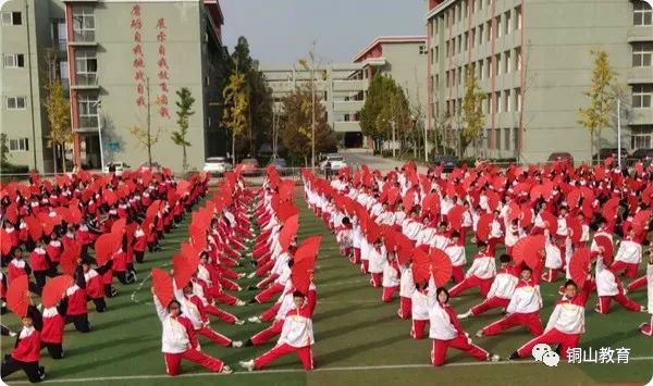 中学生体操中国功夫_中国功夫体操初中_中国功夫学生课间操