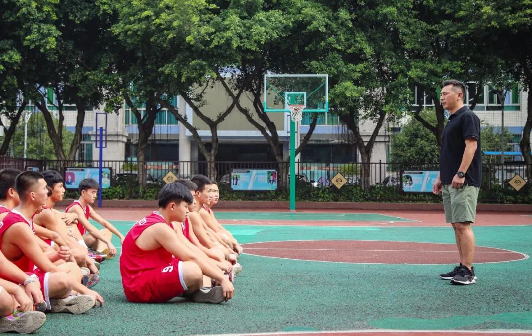 篮球全场站位和规则_篮球全场每个位置职能_篮球全场后位规则是什么