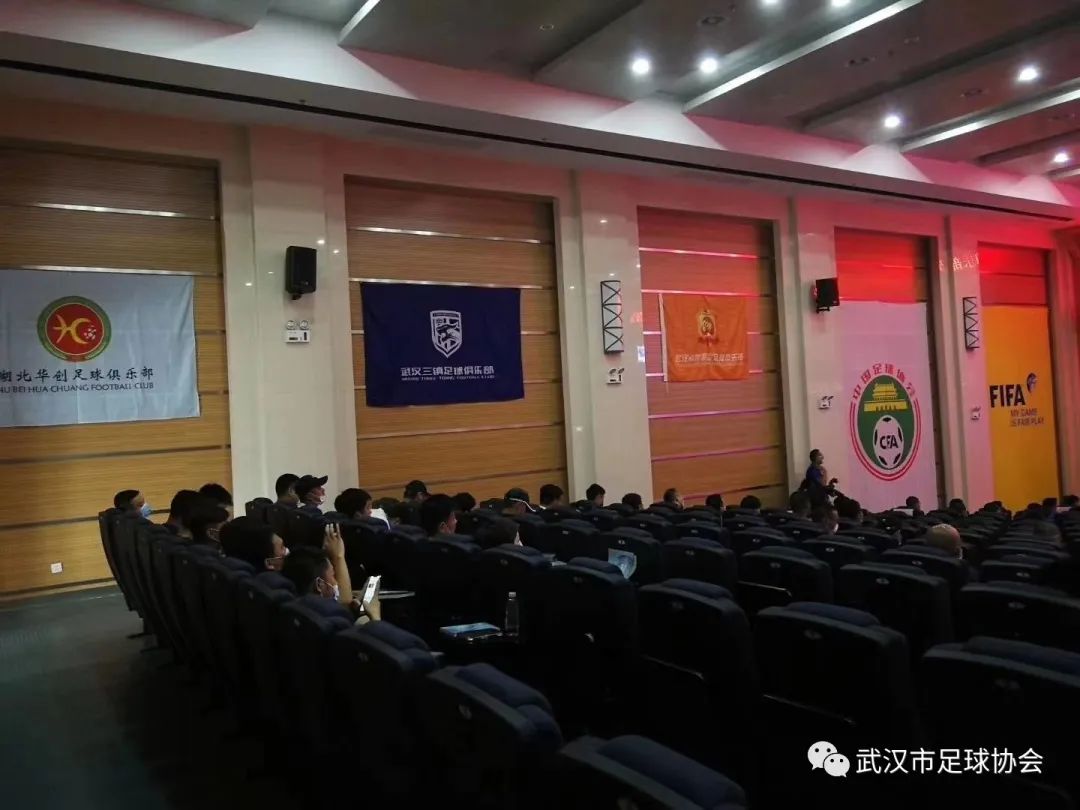 足球手球更改规则_足球新规则手球_更改足球规则手球怎么改