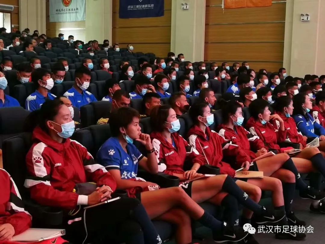 更改足球规则手球怎么改_足球手球更改规则_足球新规则手球