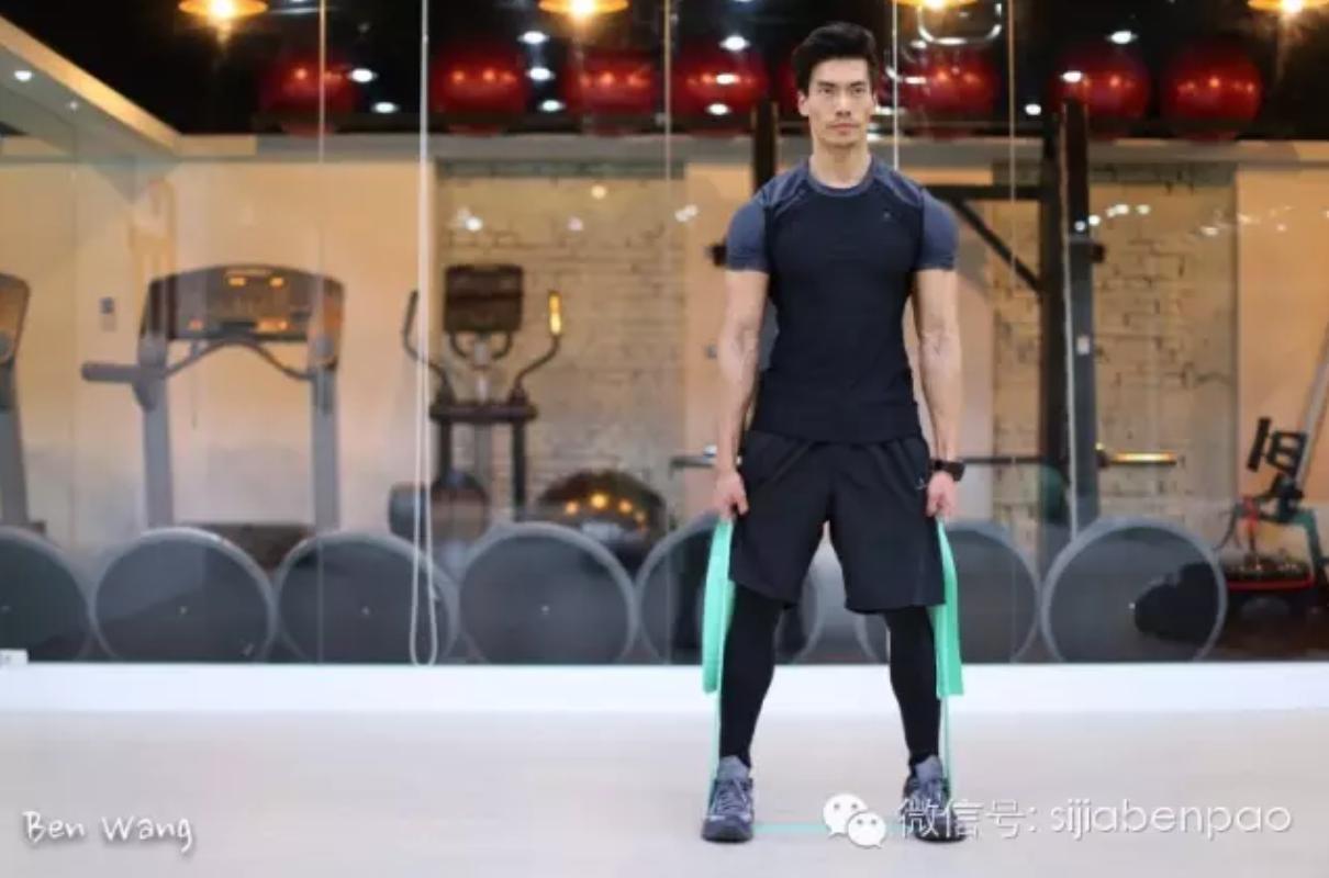 健身房私教药球_健身房球怎么用_健身房药球训练方法
