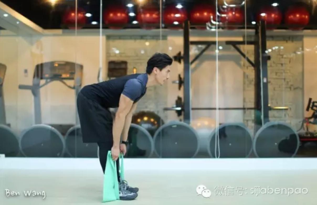 健身房私教药球_健身房药球训练方法_健身房球怎么用