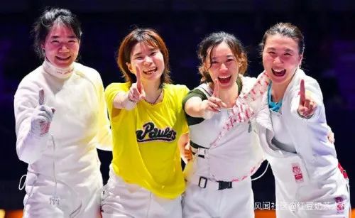 游泳队女冠军_wsca游泳教练_世界冠军女教练游泳