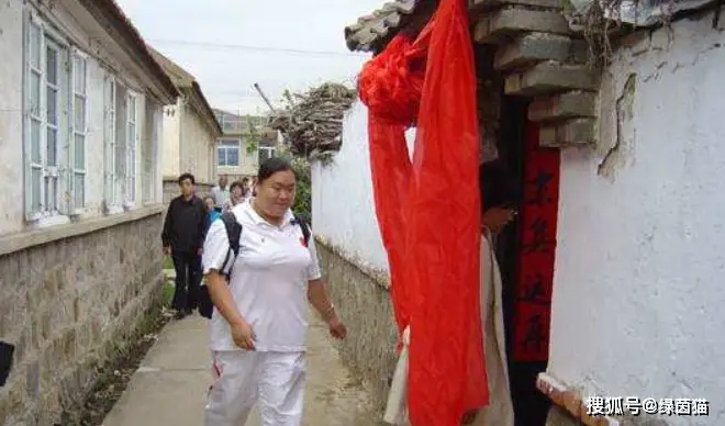 举重女子冠军赛唐功红_女子世界举重冠军唐功红_女子举重运动员唐功红