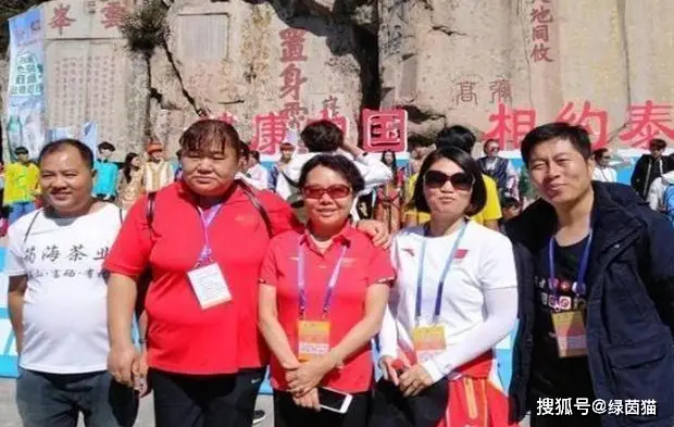 举重女子冠军赛唐功红_女子举重运动员唐功红_女子世界举重冠军唐功红