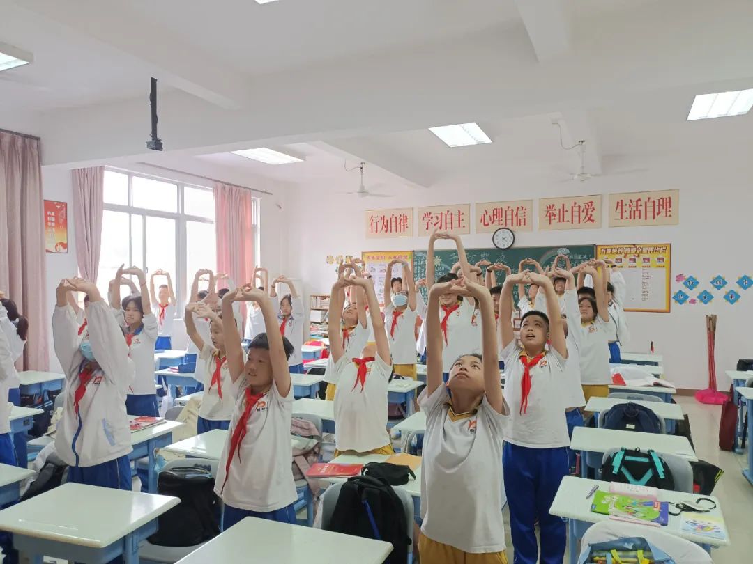 扭扭体操的歌词_小学生扭扭体操_扭扭体操舞蹈教学视频