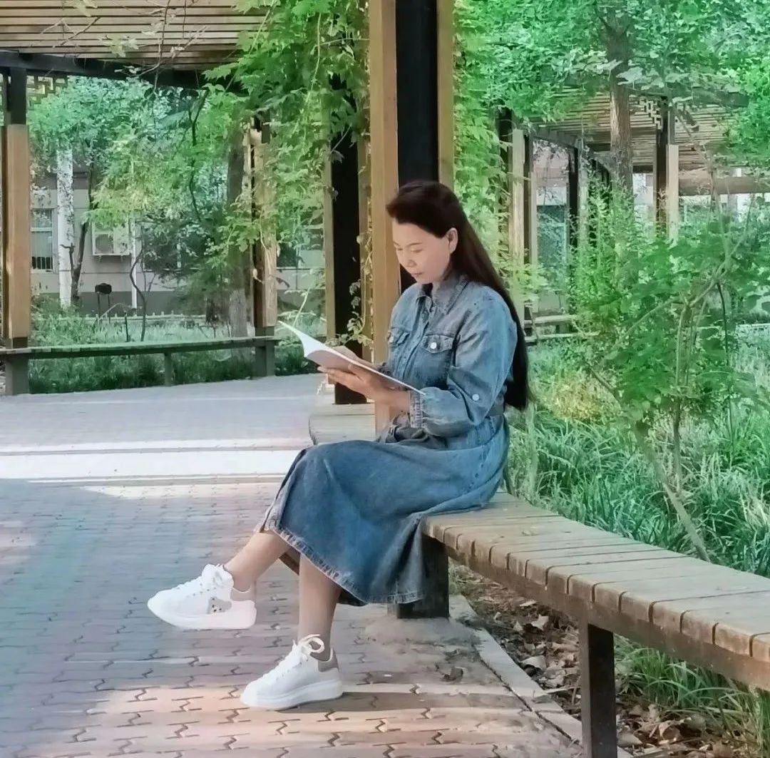 举重冠军装女学生图片_女举重冠军装学生_举重冠军女子