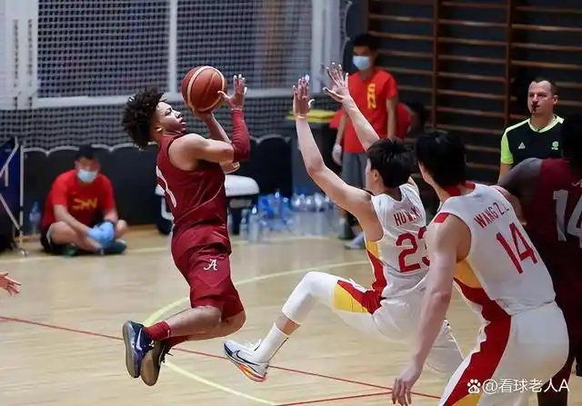 篮球判罚是什么意思_篮球规则怎么判_篮球判罚球规则