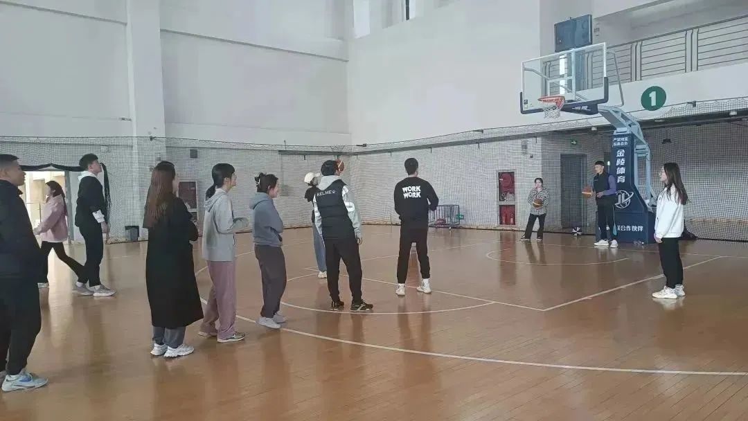 篮球折返上篮规则_折返上篮视频_运球折返上篮
