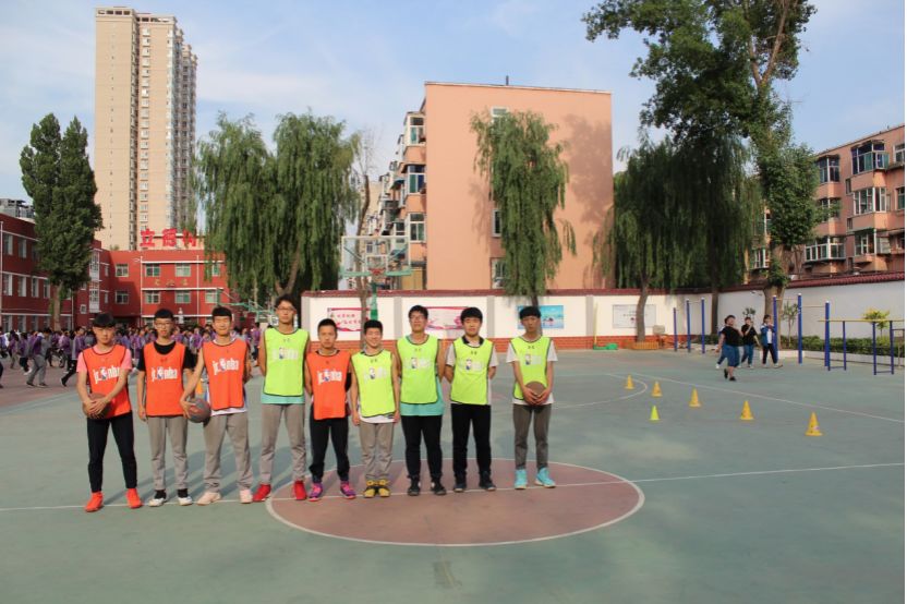 篮球初学者每日训练视频教程_每天分享篮球技巧大家都学起来吧_篮球初学者每天必练基本功