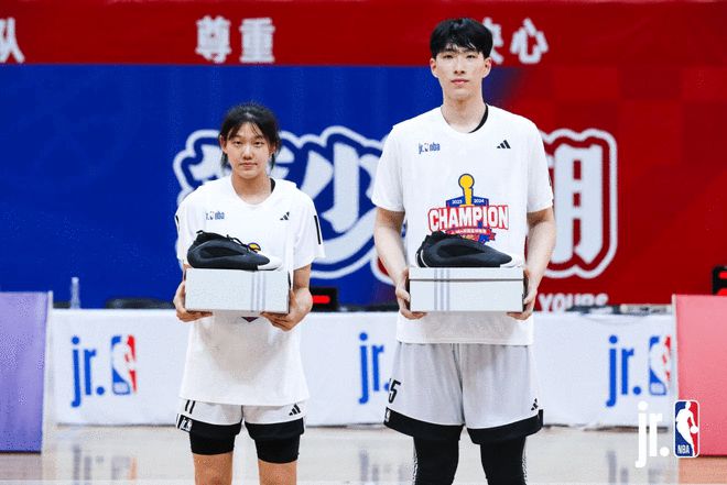 北京青少年足球俱乐部联赛冠军_青少年联赛足球冠军北京是谁_北京青少年足球联赛冠军是谁啊
