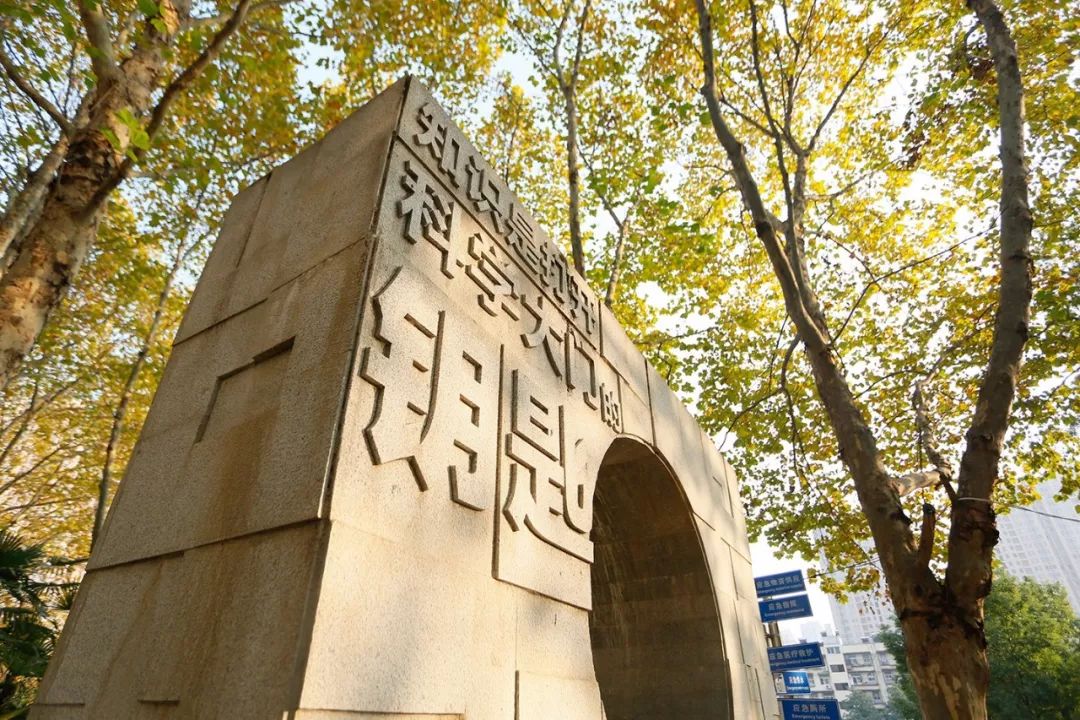 好看足球技巧画图片简单又漂亮_好看的足球图片大全集_画足球技巧图片简单又好看