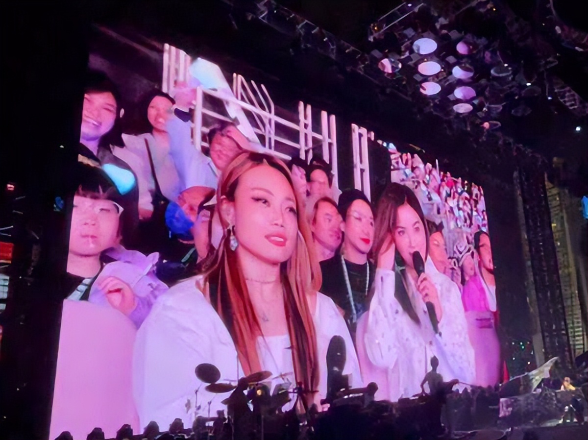 香港女明星穿健身衣_香港明星穿着_女星健身装