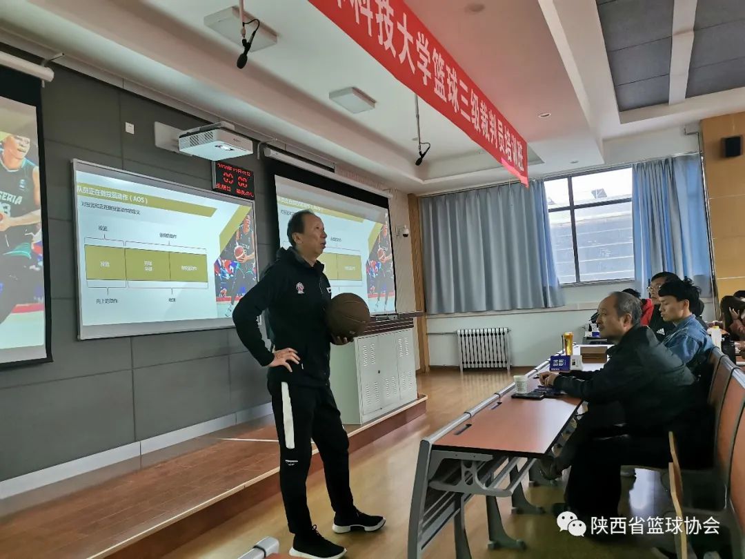 篮球裁判教程基础教学视频高清_篮球规则与裁判法教学_裁判篮球规则及手势
