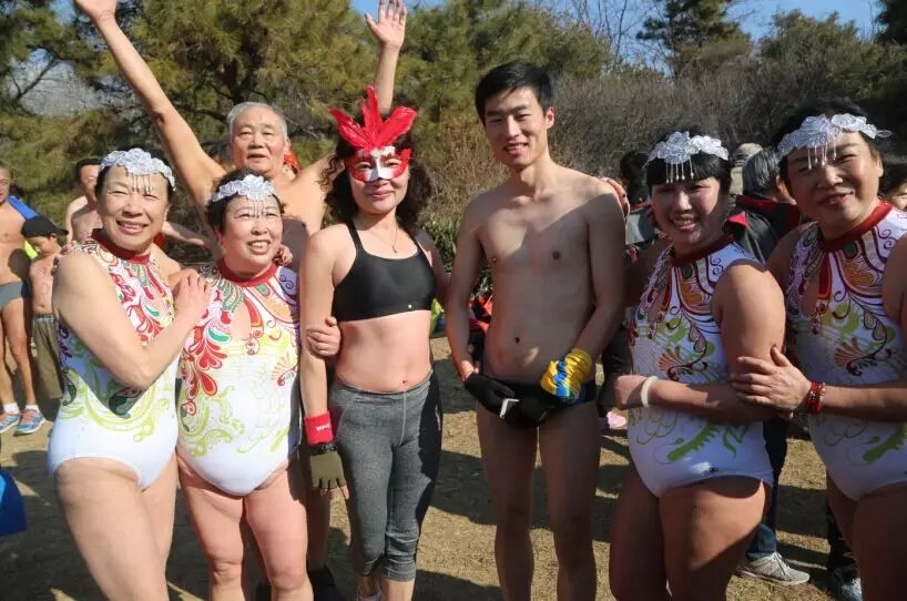 拍游泳照片参数设置_游泳拍照如何摆姿势_北京游泳拍照技巧女生