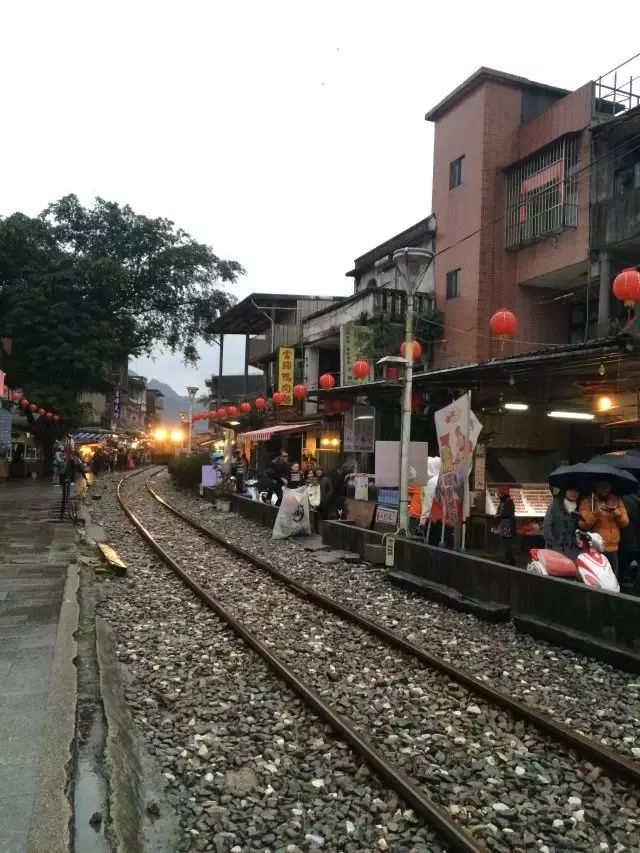 北京游泳拍照技巧女生_游泳拍照如何摆姿势_拍游泳照片参数设置