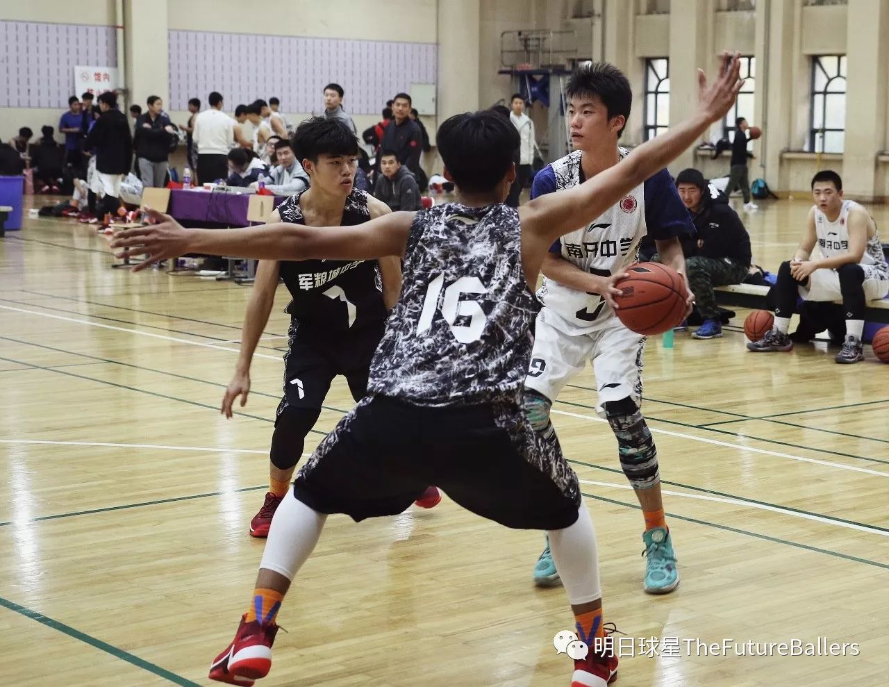 盐湖区篮球协会_盐湖区小学篮球联赛冠军_盐湖城打篮球