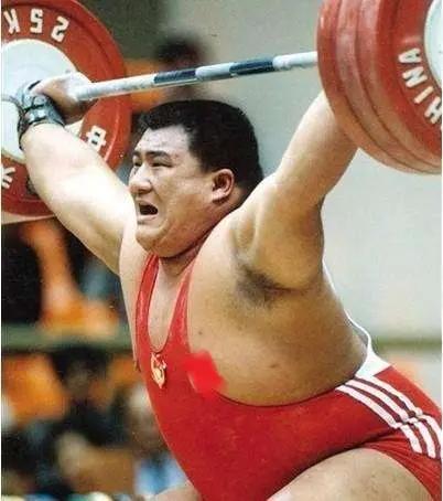 奥运举重冠军能得多少钱_奥运会举重冠军叫什么名字_第一次参加奥运会举重冠军