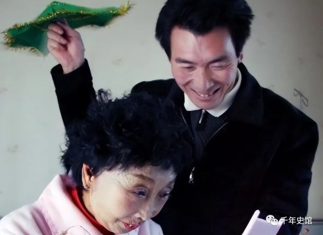 父母出场拍摄家庭日常_出场日常拍摄家庭父母感言_出场日常拍摄家庭父母的照片