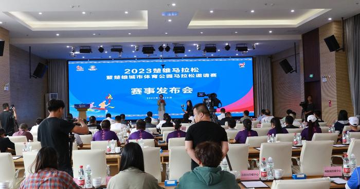 云南楚雄马拉松狂人_楚雄牛人马拉松2021_楚雄牛人马拉松