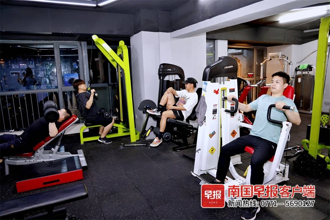 健身房私教烦人_健身房私教真烦_社恐健身房请私教