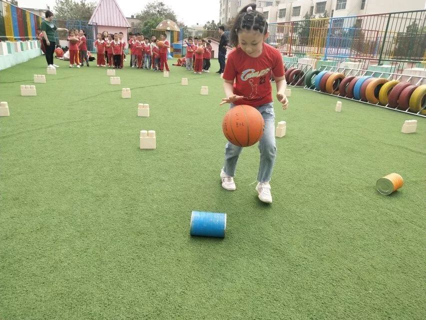篮球扶腰犯规吗_拍篮球放倒扶起游戏规则_篮球扶腰