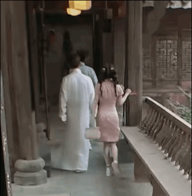 女明星走路气场全开_女明星的走姿_健身女明星走路姿势