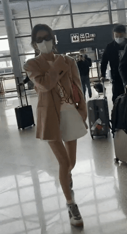 女明星的走姿_女明星走路气场全开_健身女明星走路姿势