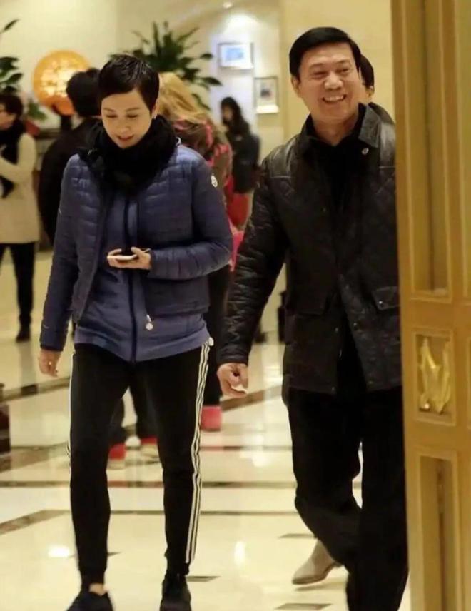女明星的走姿_健身女明星走路姿势_女明星走路气场全开