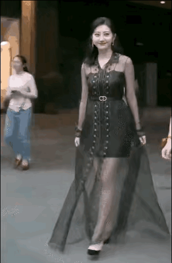 女明星走路气场全开_女明星的走姿_健身女明星走路姿势