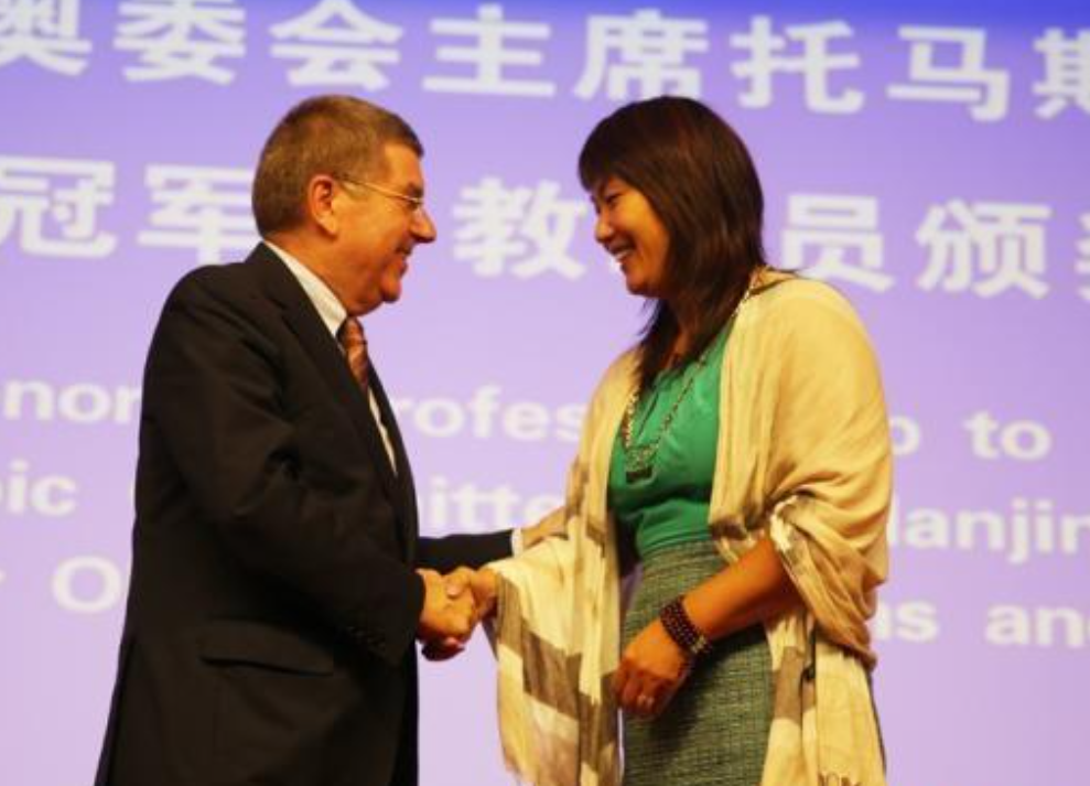 获得全国游泳冠军女_游泳冠军全国女获得者是谁_游泳冠军2021女
