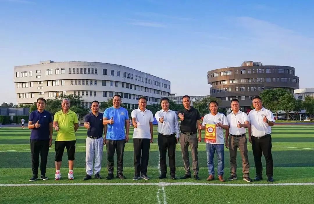 足球比赛开球什么意思_足球开赛开球规则_足球比赛开球规则