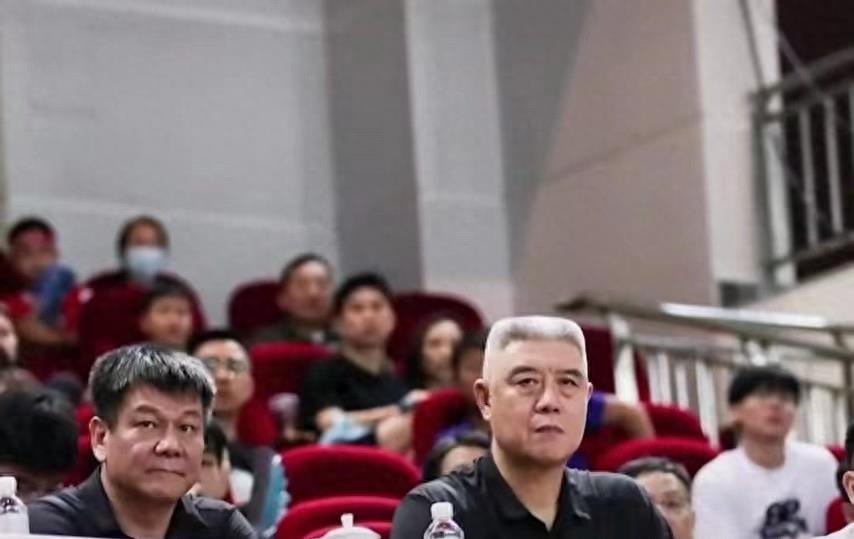 裁判篮球规则退赛是谁的责任_篮球裁判终止比赛_裁判退赛篮球规则是什么