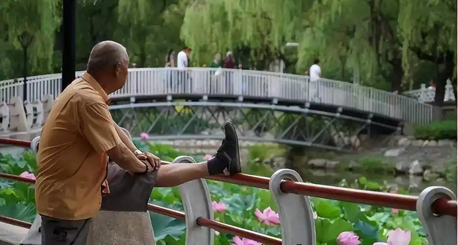 锻炼身体的房间叫什么_健身房轻运动的好处_房间健身