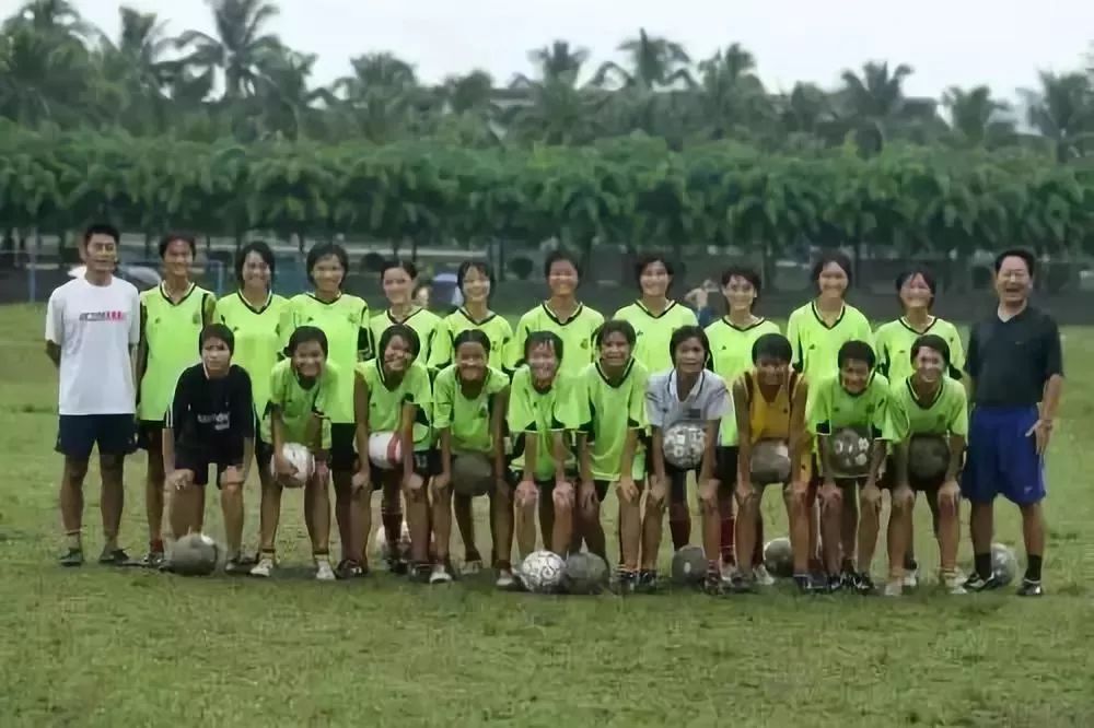 足球世界冠军2021_足球2009年世界冠军_世界足球历届冠军