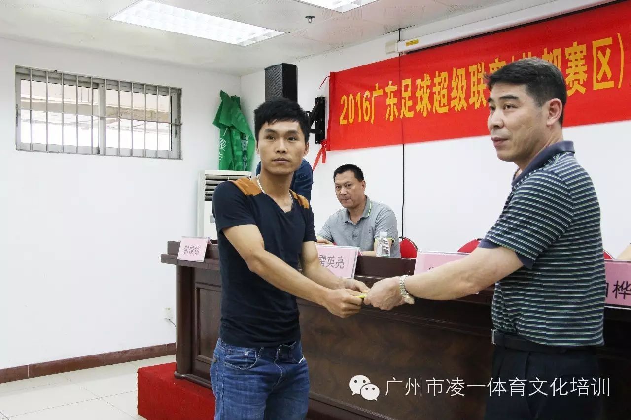 联赛足球民间规则安排时间最新_民间足球联赛时间安排规则_足球联赛规定