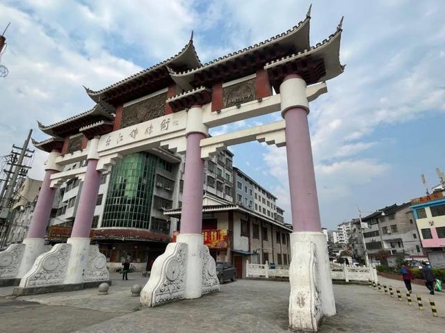 篮球贵州决赛赛冠军是哪个队_贵州篮球比赛2021_贵州篮球赛半决赛冠军是谁