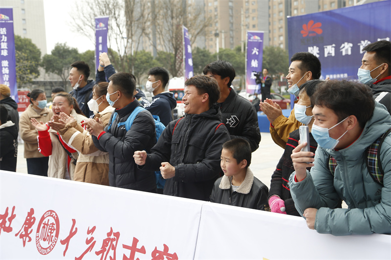 乡城县篮球比赛哪队得了冠军_篮球队夺冠算几枚金牌_篮球队获得冠军