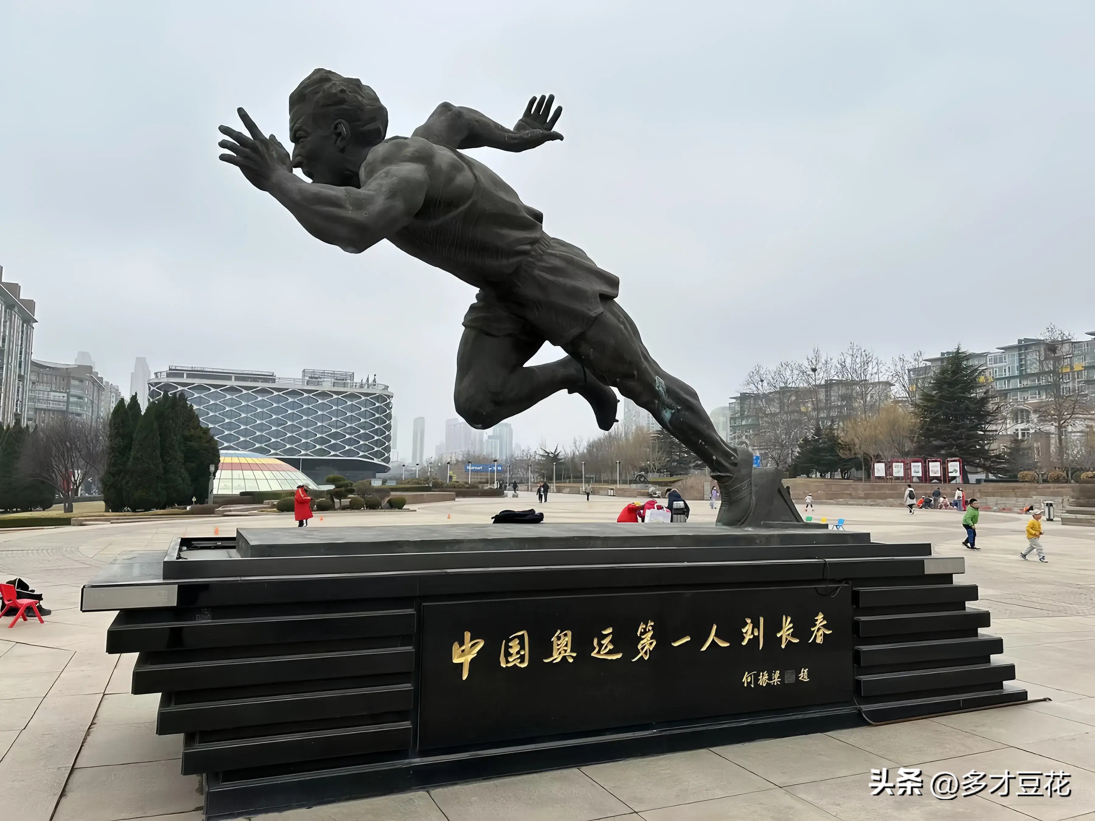 中国篮球历史性人物排名_篮球运动员历史排名_国内篮球名人