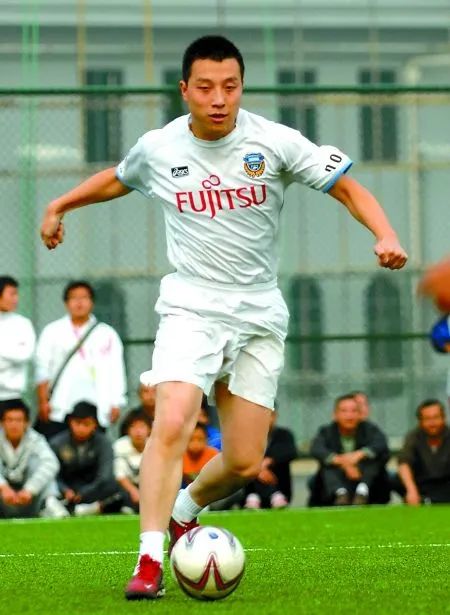 带走足球队冠军的是谁_冠军队带走足球_带走足球队冠军的小说