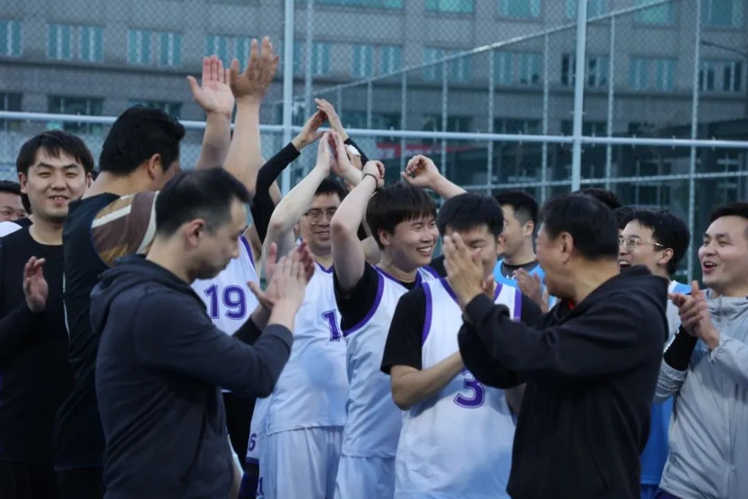 夺得篮球队冠军集团的小说_夺得篮球队冠军集团是谁_集团篮球队夺得冠军