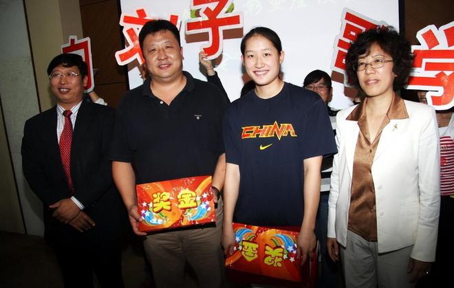 游泳冠军叫什么_怎样成为游泳冠军男_游泳冠军男的