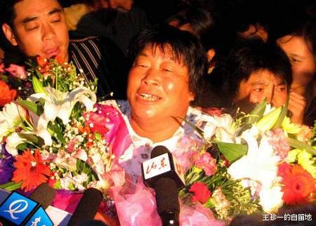 举重冠军叫啥_第一个女举重冠军是哪位_举重冠军女