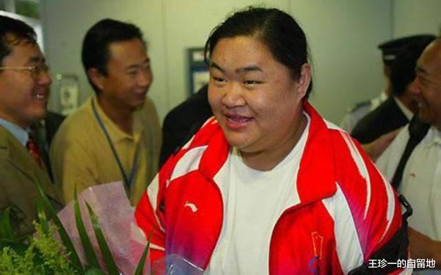 举重冠军女_第一个女举重冠军是哪位_举重冠军叫啥